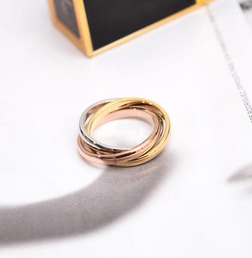 款款都精致的罗马数字镀玫瑰金戒指：优雅迷人（图）