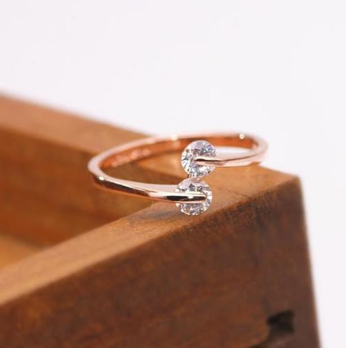 款款都精致的罗马数字镀玫瑰金戒指：优雅迷人（图）