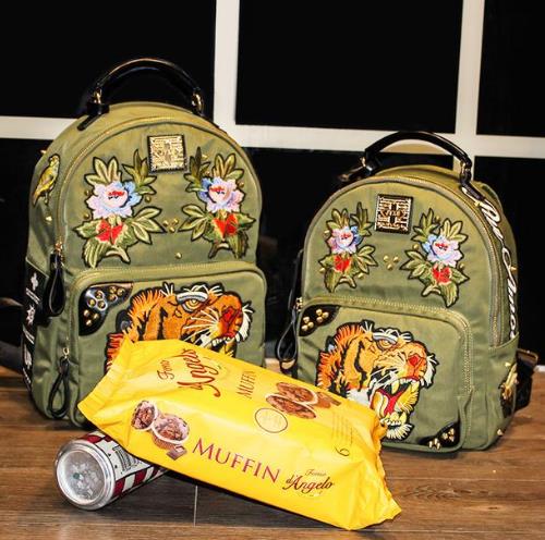 迪丽热巴同款水钻蜻蜓刺绣双肩包：彰显时尚潮流