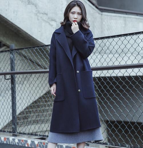雍容华贵范儿的收腰过膝羊毛绒大衣搭配分享（图）