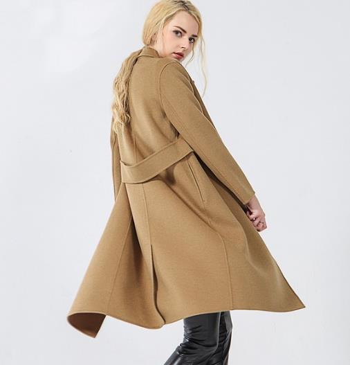 雍容华贵范儿的收腰过膝羊毛绒大衣搭配分享（图）