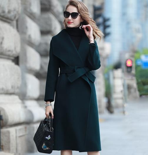 雍容华贵范儿的收腰过膝羊毛绒大衣搭配分享（图）