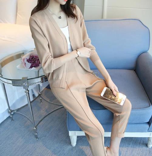 单穿打底都很美的包臀半身裙套装:优雅淑女范(图) 单穿打底都很美的包臀半身裙套装:优雅淑女范(图)