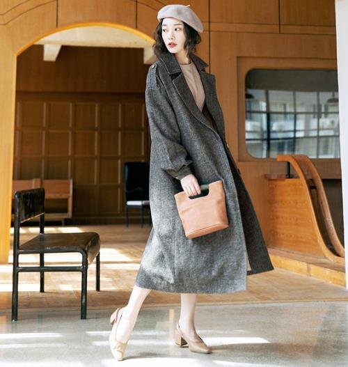 连衣裙搭配刺绣披肩两穿风衣:名媛秀雅淑女风(图) 连衣裙搭配刺绣披肩两穿风衣:名媛秀雅淑女风(图)