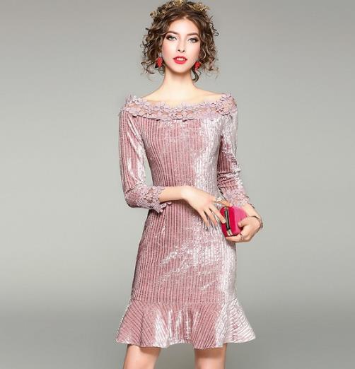 V领网纱拼接连衣裙这样搭配大衣彰显优雅成熟气质 V领网纱拼接连衣裙这样搭配大衣彰显优雅成熟气质