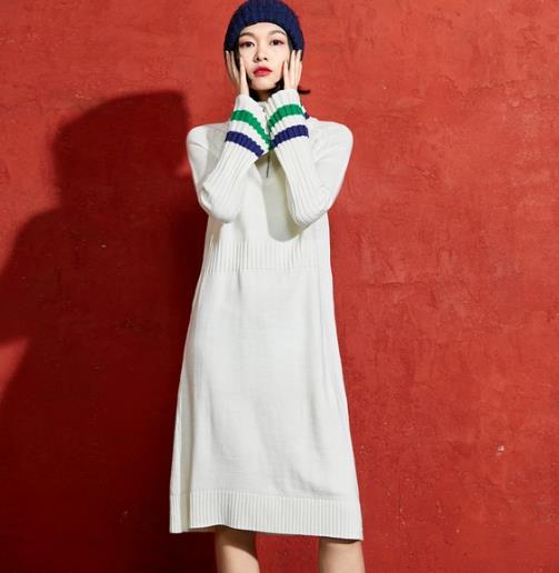 波浪边收腰连衣裙搭配手拿包:时尚显瘦又性感(图) 波浪边收腰连衣裙搭配手拿包:时尚显瘦又性感(图)