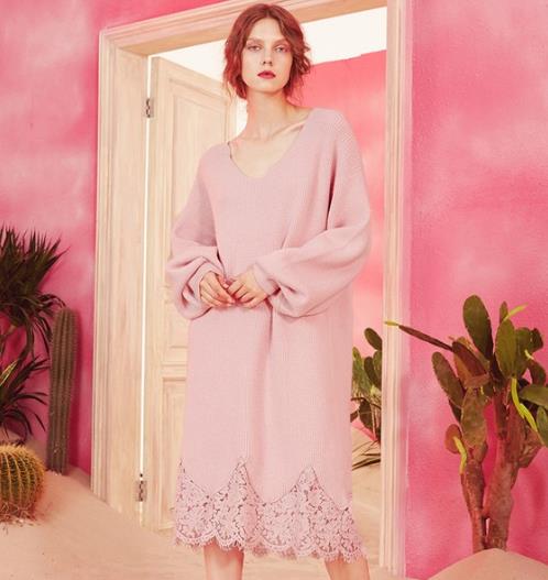 波浪边收腰连衣裙搭配手拿包：时尚显瘦又性感（图）