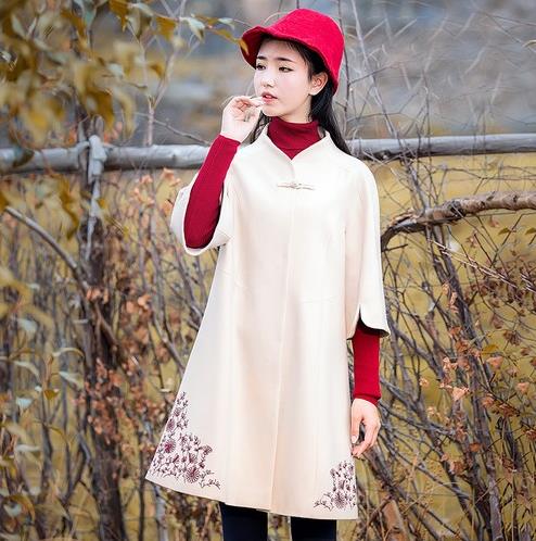 针织裙搭配蝙蝠袖毛呢外套：优雅又不失甜美（图）