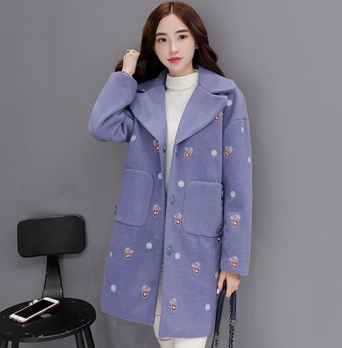 针织裙搭配蝙蝠袖毛呢外套：优雅又不失甜美（图）