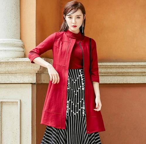 连帽格纹呢外套搭配紧身裤：休闲又不失通勤（图）