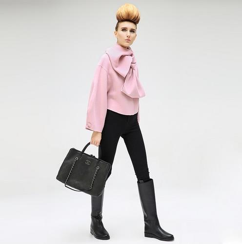 灯笼袖毛呢长外套搭配连衣裙:甜美复古又显瘦(图) 灯笼袖毛呢长外套搭配连衣裙:甜美复古又显瘦(图)