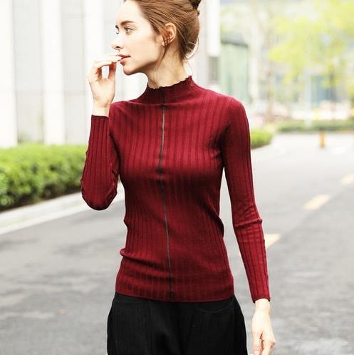 修身弹力花边打底衫搭配半身皮裙:知性优雅(图) 修身弹力花边打底衫搭配半身皮裙:知性优雅(图)