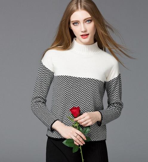 修身弹力花边打底衫搭配半身皮裙：知性优雅（图）