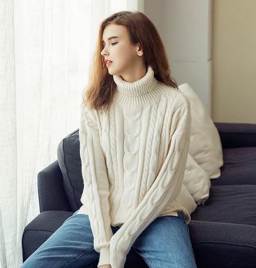 单穿打底都好看的最新款麻花针织宽松高领毛衣（图）