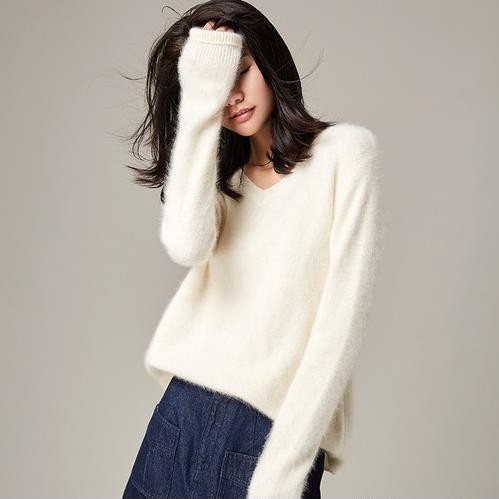 单穿打底都好看的最新款麻花针织宽松高领毛衣（图）