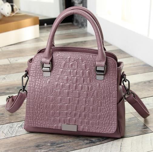 这几款时尚百搭的老花真皮水桶包:彰显时尚潮流 这几款时尚百搭的老花真皮水桶包:彰显时尚潮流