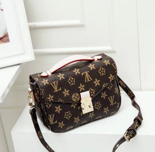 这几款时尚百搭的老花真皮水桶包：彰显时尚潮流