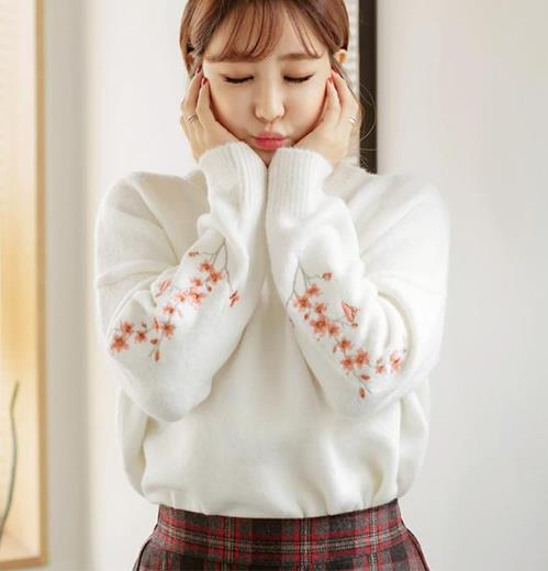 彰显性感迷人的5款毛衣:韩版一字领套头毛衣(图) 彰显性感迷人的5款毛衣:韩版一字领套头毛衣(图)