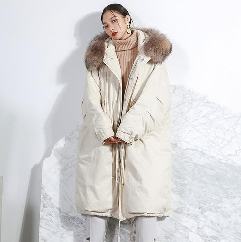 金丝绒连帽羽绒服怎么搭配下装:时尚又典雅(图) 金丝绒连帽羽绒服怎么搭配下装:时尚又典雅(图)