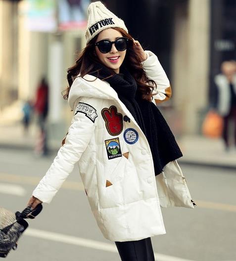 大毛领加厚短款羽绒服搭配小脚裤：简约又洋气（图）