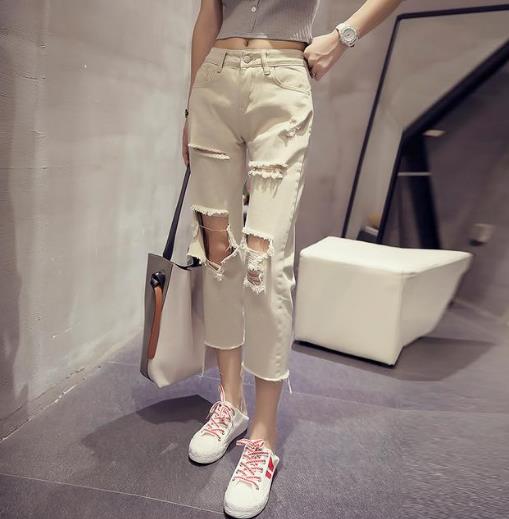 牛仔裤这么穿才时髦显瘦：高腰黑色紧身裤分享（图）