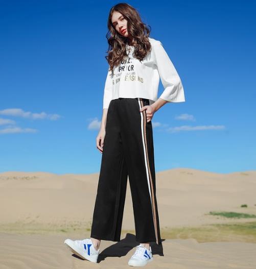 省时又省力纯色包臀两件套搭配：休闲又性感（图）