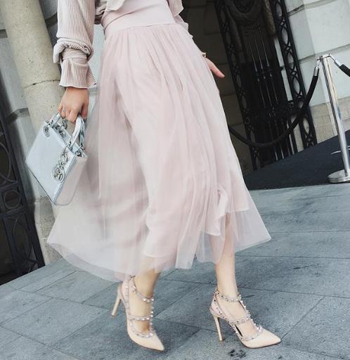 秋冬最流行的内搭不规则高腰半身裙:洋气又显瘦 秋冬最流行的内搭不规则高腰半身裙:洋气又显瘦