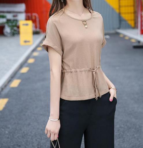 今年流行时尚宽松两件套搭配：时髦又减龄（图）