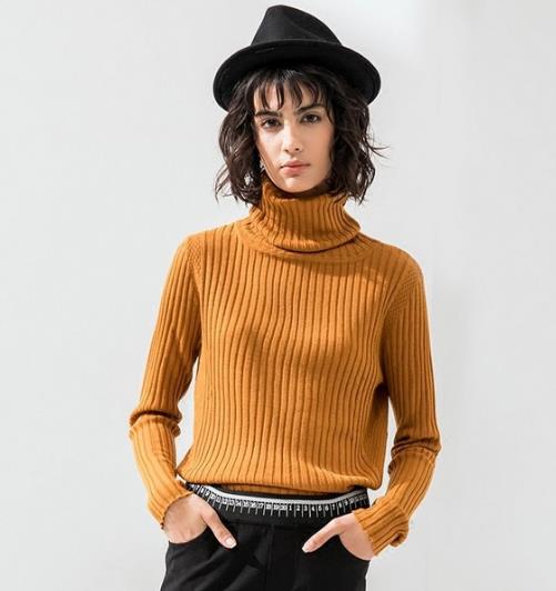 一字领简约套头毛衣搭配针织半身裙：显瘦又性感