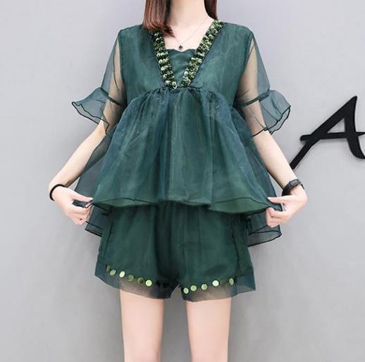 宽松大码套装:轻松逆袭变女神(图) 宽松大码套装:轻松逆袭变女神(图)