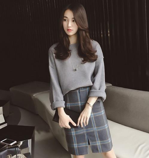 秋冬必备内搭毛呢裙：圆领撞色毛呢裙搭配（图）