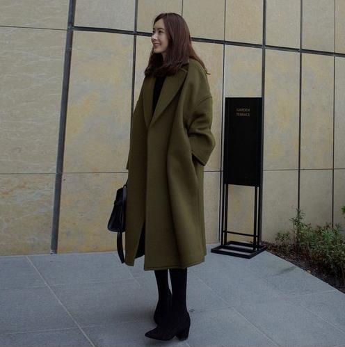 胖MM穿中长款翻领加厚毛呢大衣：显瘦百搭又性感