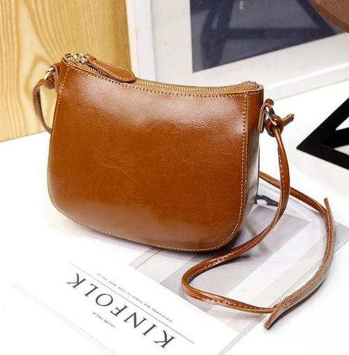 2017秋冬最流行时尚链条女包真皮小方包搭配(图) 2017秋冬最流行时尚链条女包真皮小方包搭配(图)