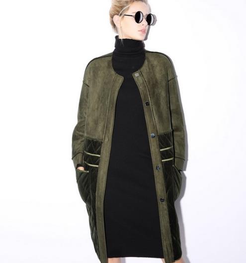 连帽大口袋休闲棉服搭配牛仔裤：时尚显瘦又保暖