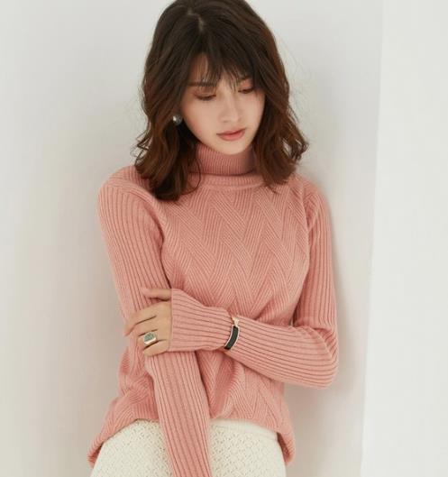 喇叭袖撞色针织衫这样搭配外套才能彰显优雅身姿 喇叭袖撞色针织衫这样搭配外套才能彰显优雅身姿