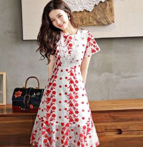 今年最流行高腰连衣裙：时尚又性感连衣裙推荐（图）