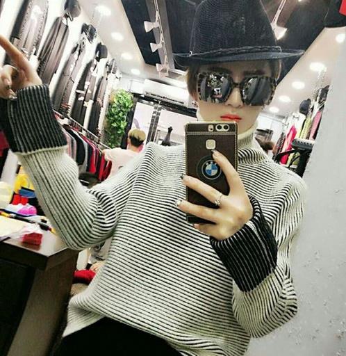 小脚裤搭配半高领贴布印花毛衣：简约显瘦又优雅