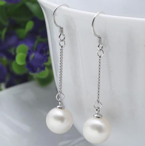 彰显高贵品位的天然母贝珍珠耳环：美出新高度（图）