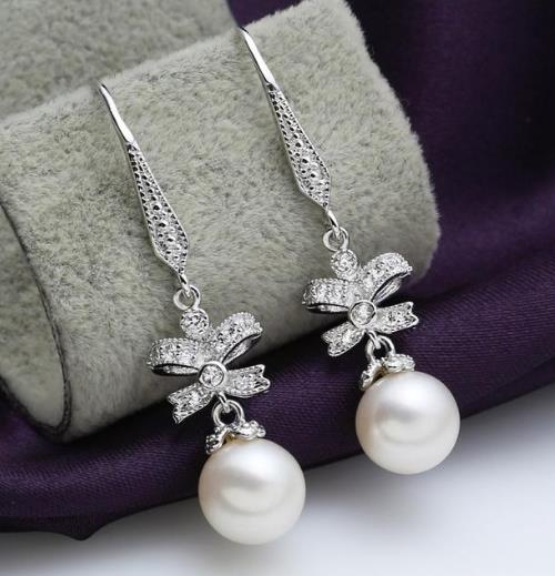 彰显高贵品位的天然母贝珍珠耳环：美出新高度（图）