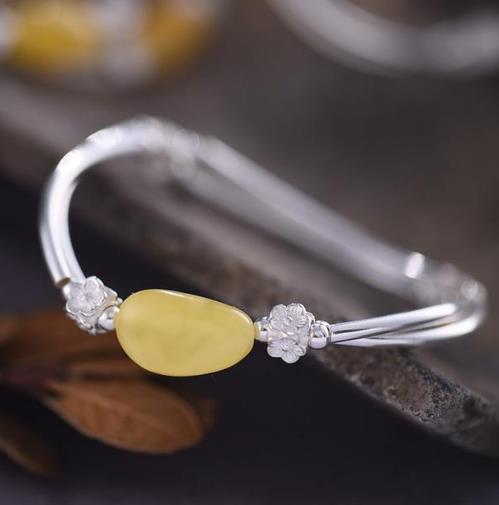 天然珍珠香草耳钉搭配：清新优雅气质耳钉推荐（图）