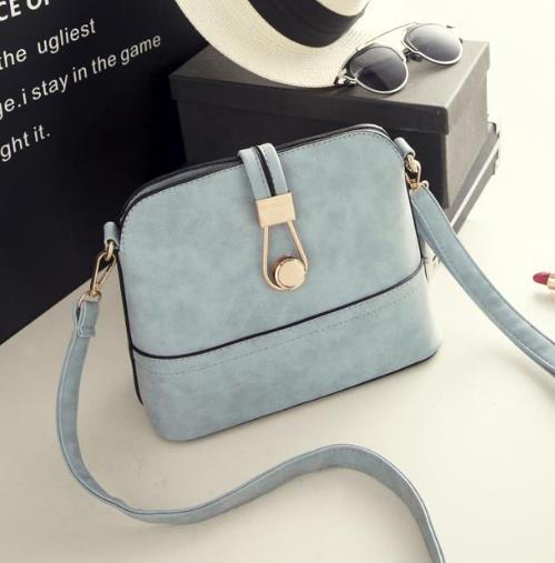 好看随性又彰显品位的拼接水钻斜挎包搭配（图）