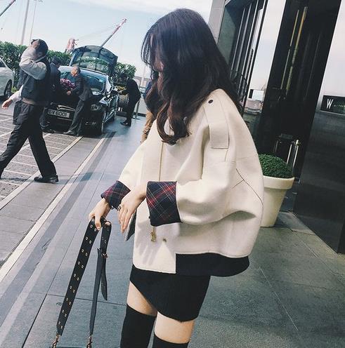 格子毛呢短夹克搭配包臀裙：演绎酷帅个性又性感