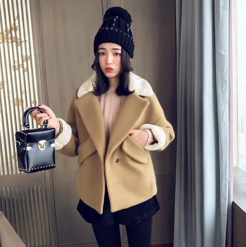 格子毛呢短夹克搭配包臀裙：演绎酷帅个性又性感