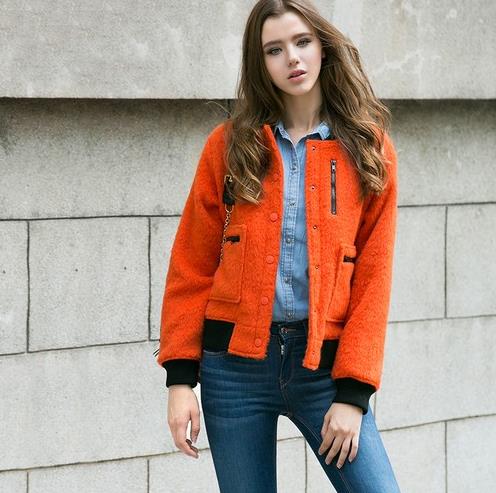 格子毛呢短夹克搭配包臀裙：演绎酷帅个性又性感