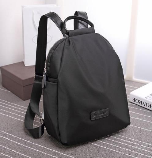 5款百搭迷你牛津布小背包让你随时凸显时髦感（图）