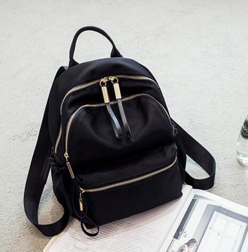 5款百搭迷你牛津布小背包让你随时凸显时髦感（图）