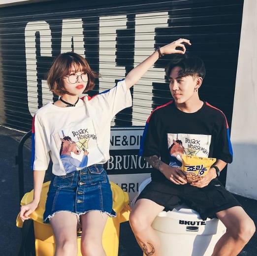 原宿风T恤情侣装搭配：简单显瘦又帅气（图）