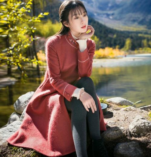 大翻领格子外套搭配阔腿裤：5款外套彰显文艺气质