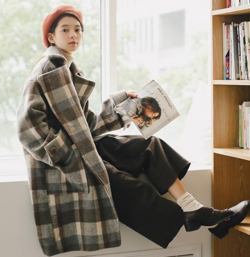 大翻领格子外套搭配阔腿裤：5款外套彰显文艺气质