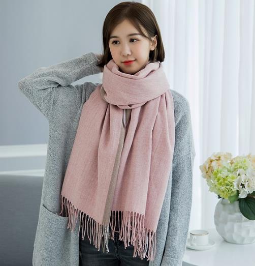 仿羊绒拼色流苏围巾搭配:5款围巾彰显淑女风(图) 仿羊绒拼色流苏围巾搭配:5款围巾彰显淑女风(图)